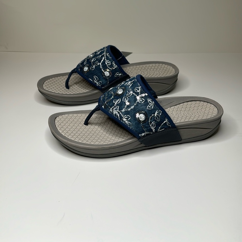 BareTraps Daise Denim Thong Sandals NEW